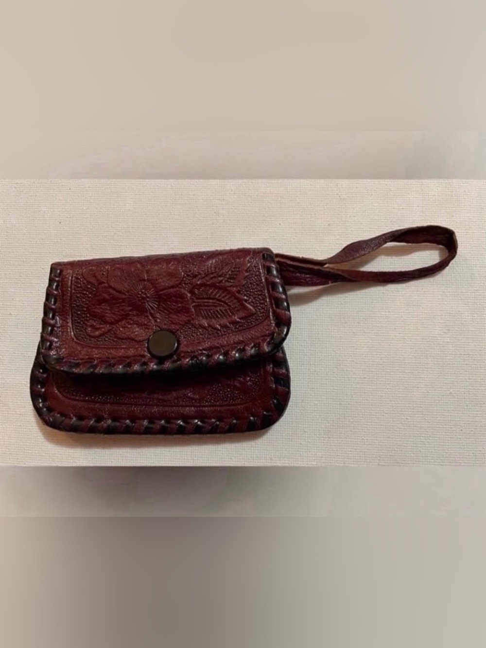 Vintage 60s Floral Dark Leather Small Wallet Hand Tooled Snap Close coin purse